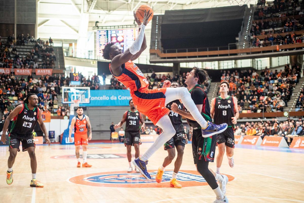 El Leyma arrolla al Cantabria (102 - 67)