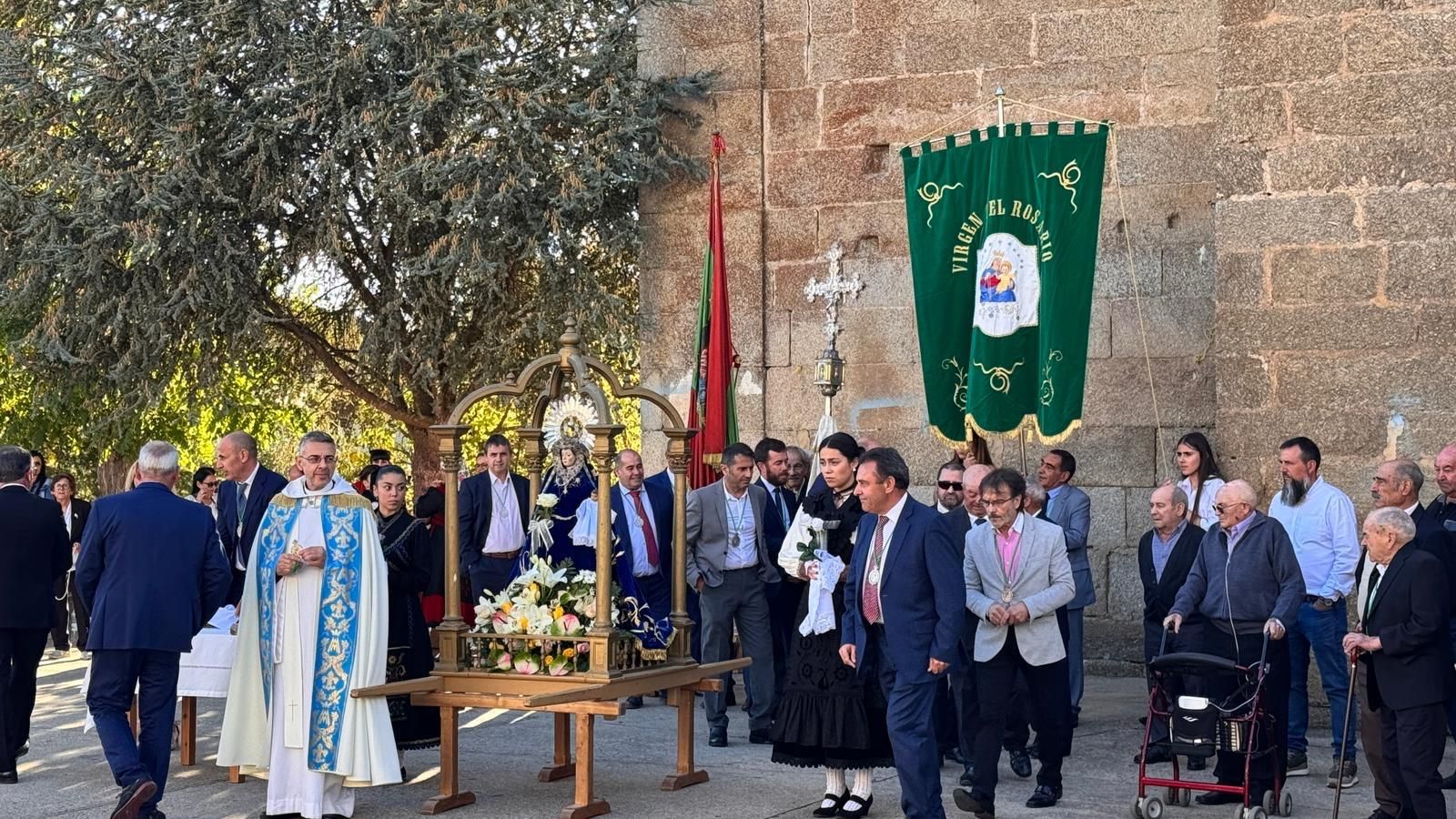 Villadepera honra a la Virgen del Rosario