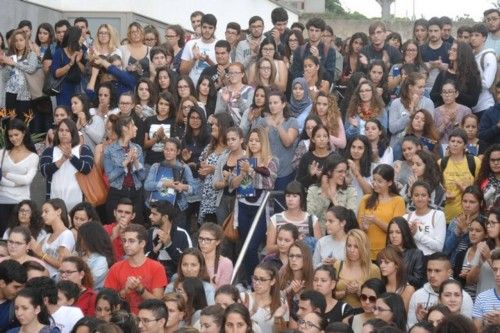 MINUTO SILENCIO ALUMNA ASESINADA