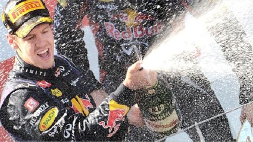 Sebastian Vettel va enfilar-se per primera vegada al graó més alt del circuit de Nurburgring i va celebrar la seva victòria amb molta eufòria.