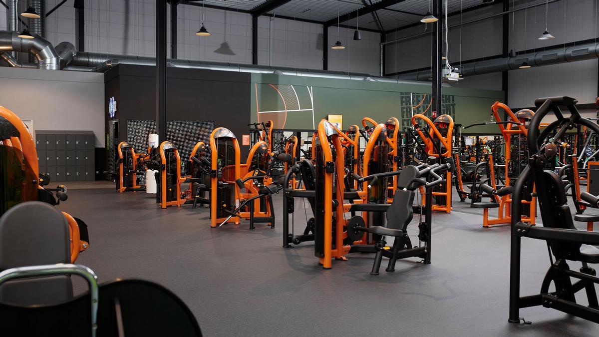 Interior de un gimnasio Basic-Fit