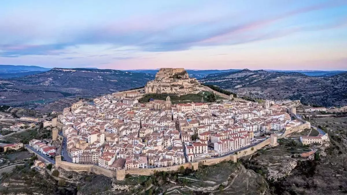 El pueblo amurallado más bonito de España se esconde en lo alto de una cima en Castellón