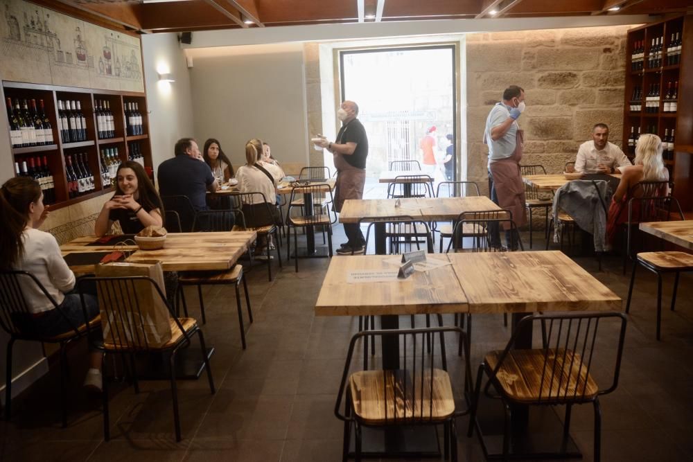 La vida vuelve al interior de los bares