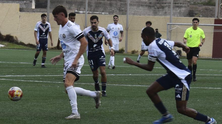 FÚTBOL GRAN CANARIA | El Arucas tira de acierto y remonta al ‘Sanfer’ FÚTBOL GRAN CANARIA | El Arucas tira de acierto y remonta al ‘Sanfer’