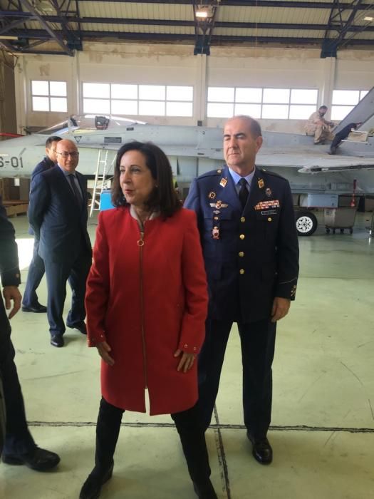 La ministra de Defensa, Margarita Robles, visita la Base Aérea de Gando