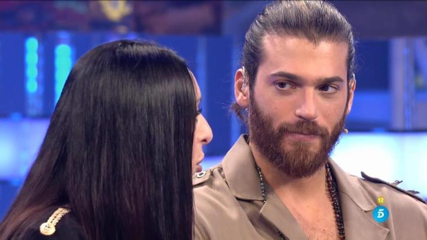 El gesto de Can Yaman que ha sorprendido a todo el mundo en un programa de Telecinco: &quot;Esa señora nos representa&quot;