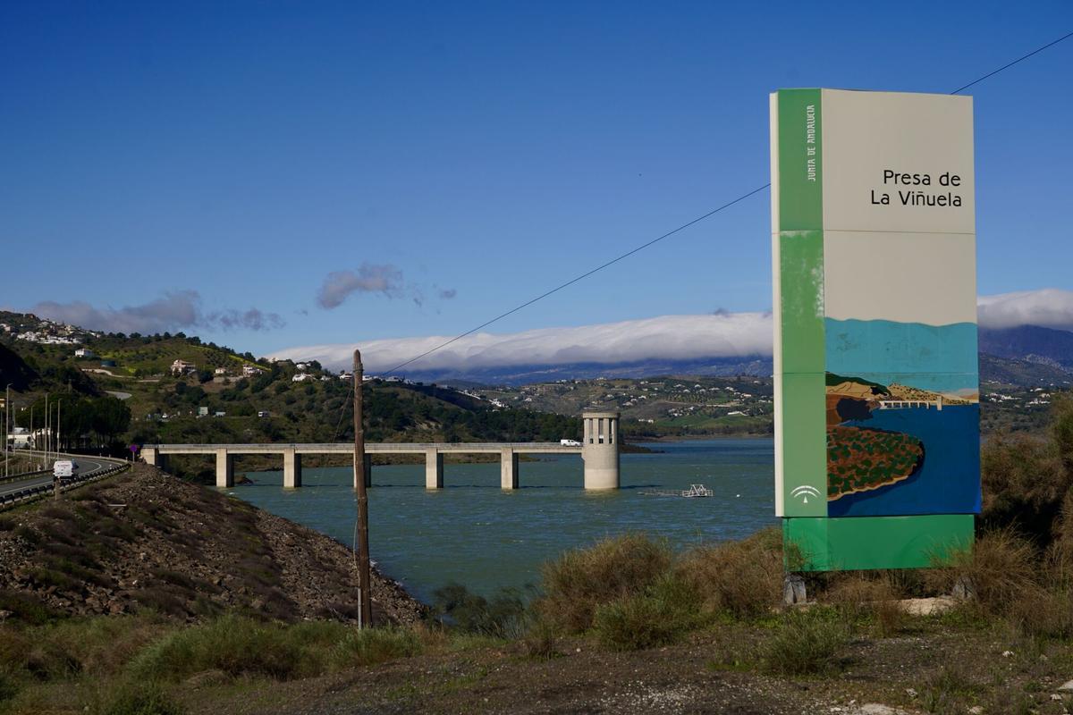 El pantano axárquico de La Viñuela ha ganado 4 hectómetros cúbicos en los últimos días y se encuentra a menos de diez puntos del máximo técnico para empezar a desembalsar