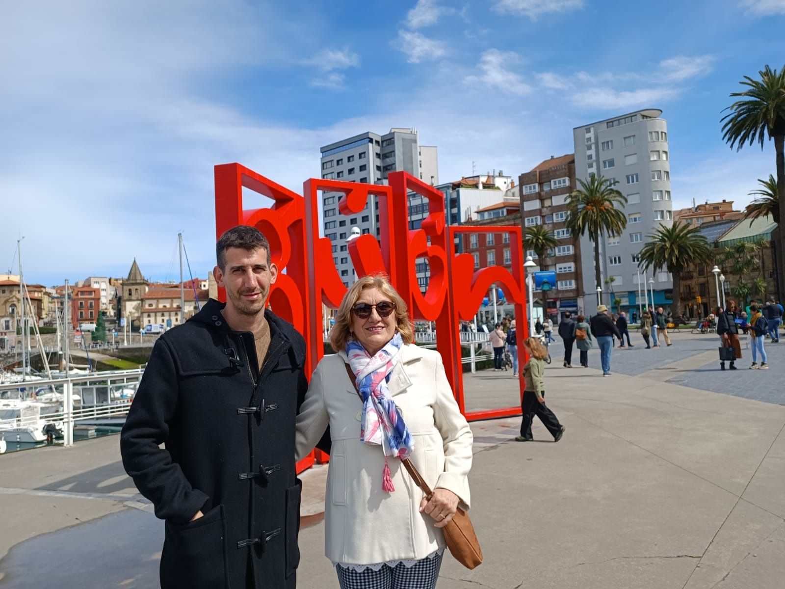 El ambiente en Gijón por Semana Santa, en imágenes