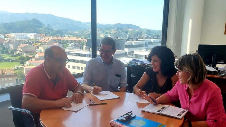 César Pérez, reunido con representantes de la ANPA ayer.