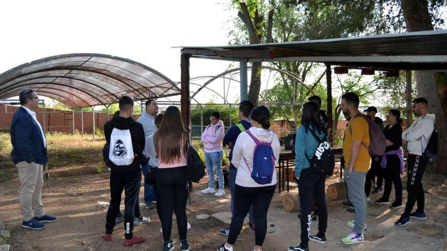 Primera toma de contacto de los jóvenes con los talleres. | L.O.