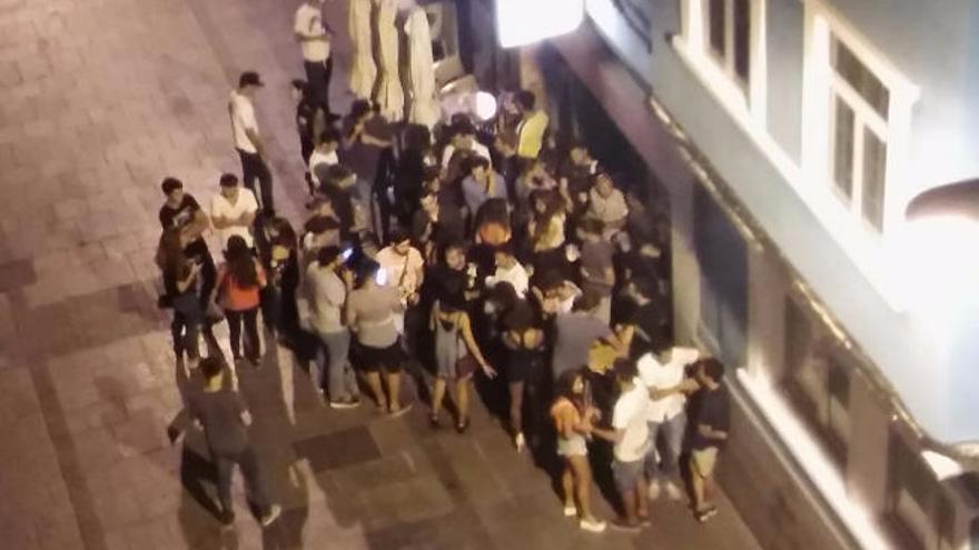 Las Canteras se rebela contra el ruido, las peleas y la degradación de la zona