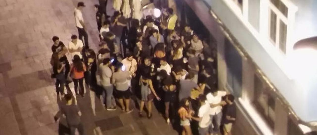 Las Canteras se rebela contra el ruido, las peleas y la degradación de la zona