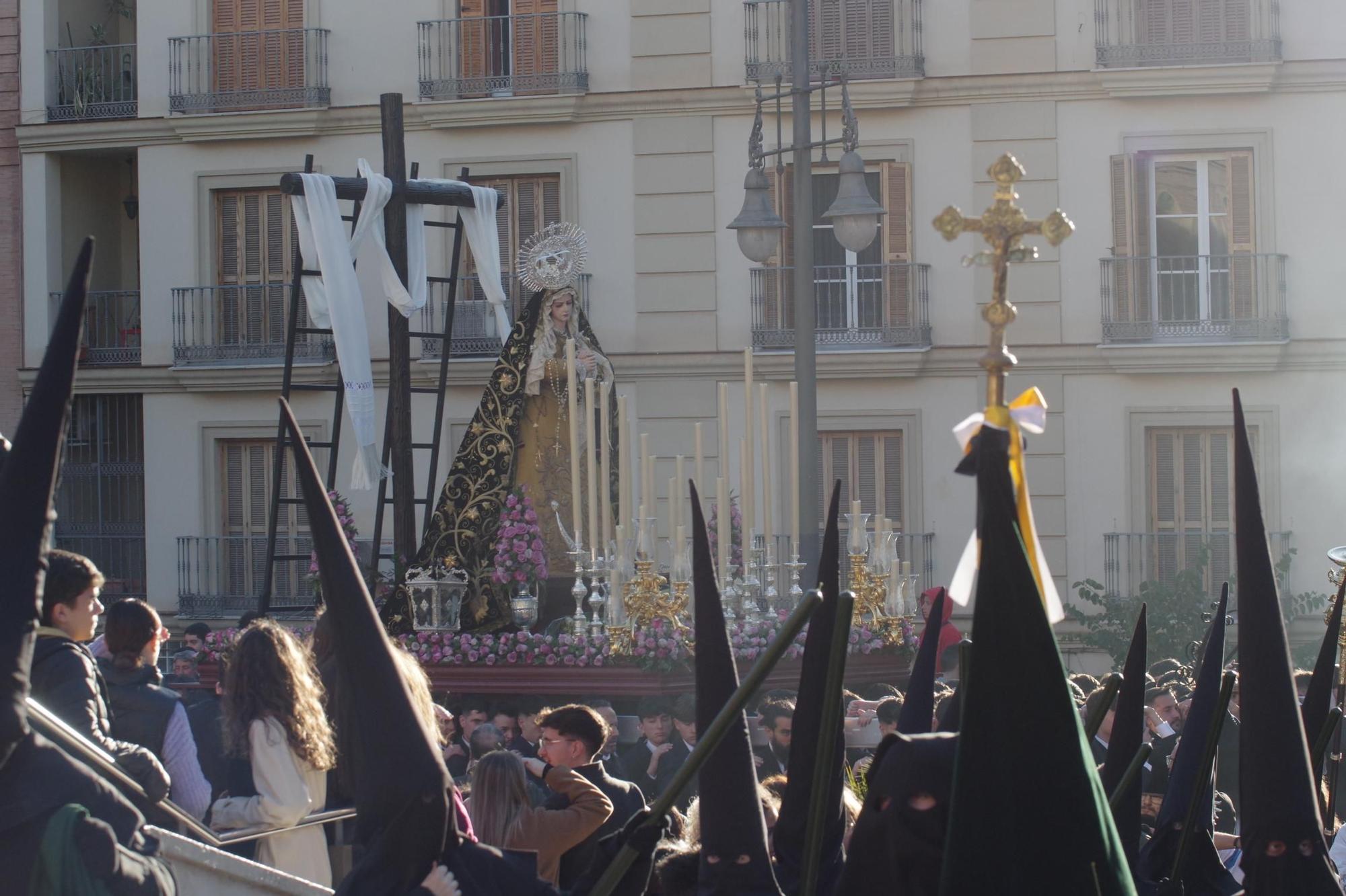 Procesión de la Virgen del Sol por el barrio de la Victoria este domingo.