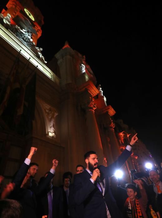 Celebración del triunfo en la Eurocup del Valencia Basket en València