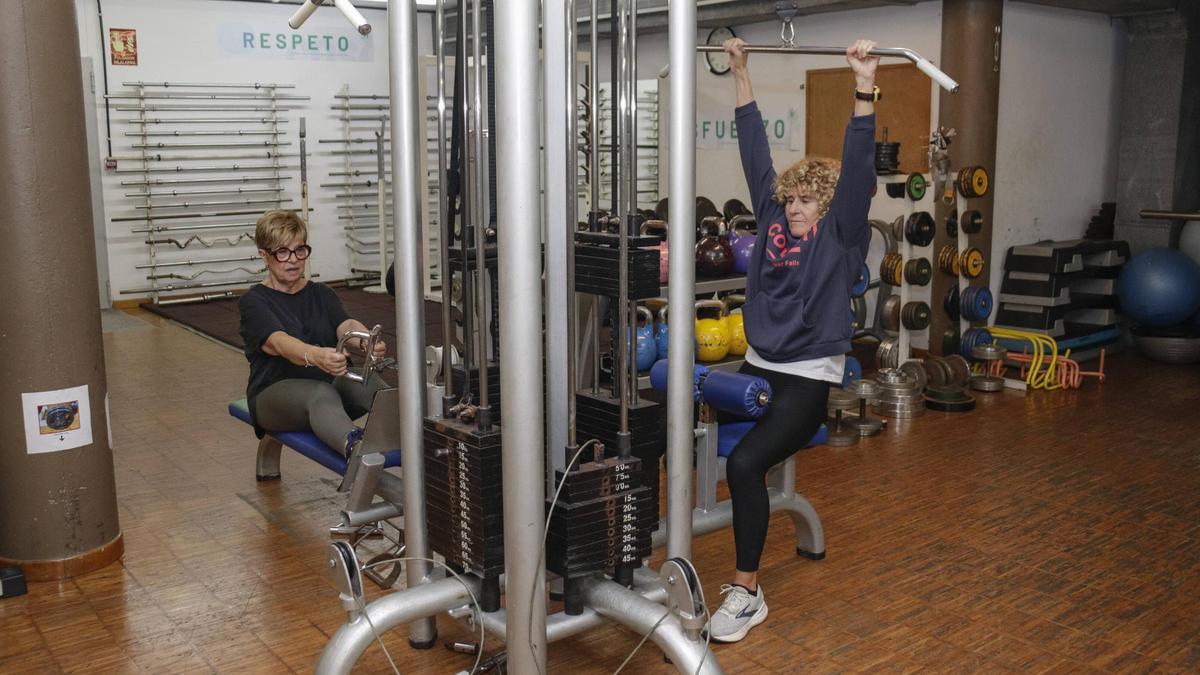 VÍDEO: Combatir la soledad con ejercicio y trabajo en equipo: Así entrenan los mayores del Santa Olaya