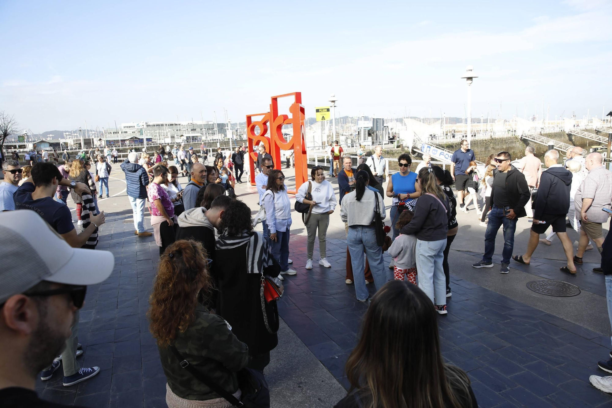 El crucero "Queen Anne", de escala en El Musel (en imágenes) La Nueva