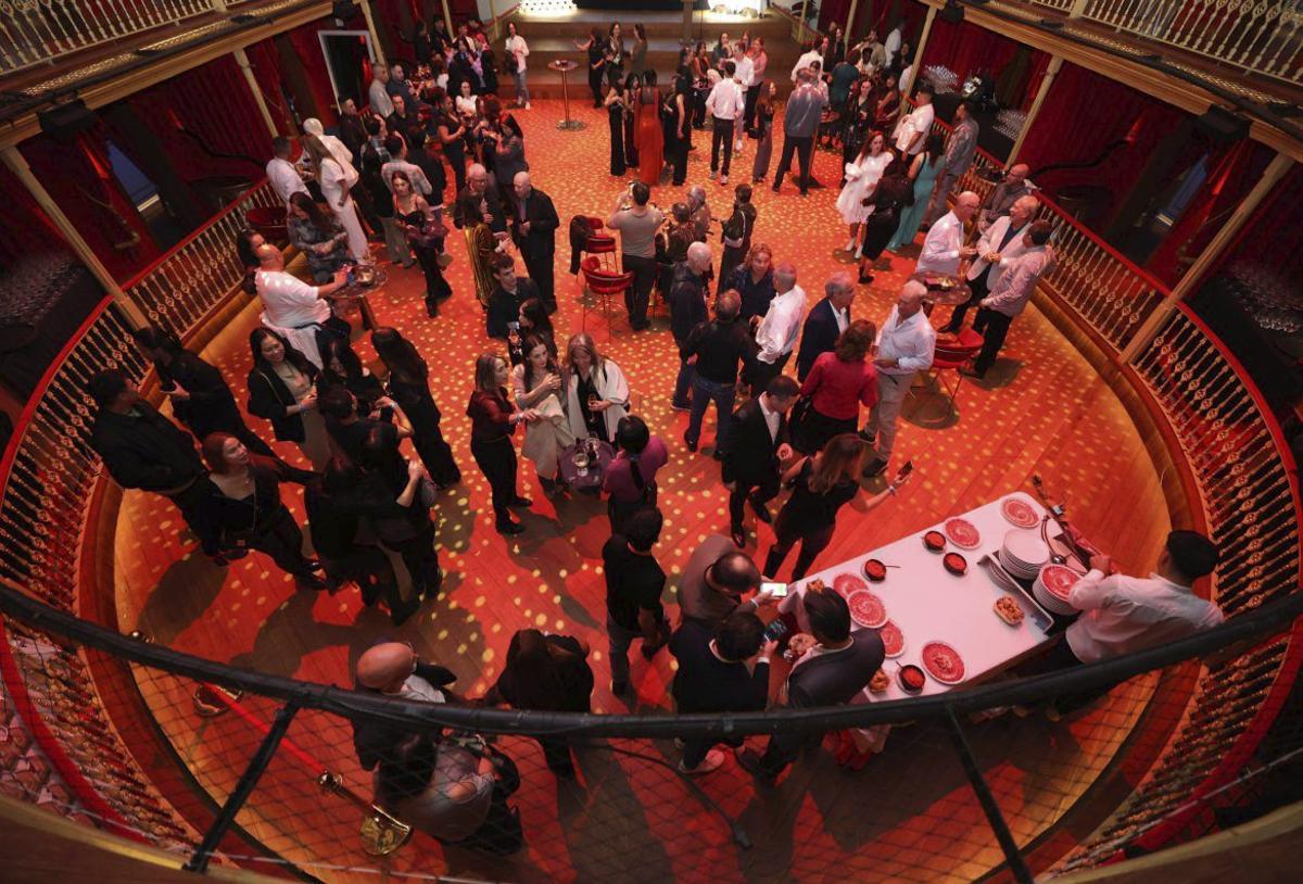 La velada comenzó con un cóctel. |