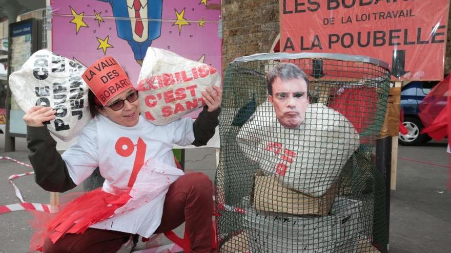 Detenidas ocho personas en una manifestación masiva ante la casa del primer ministro francés