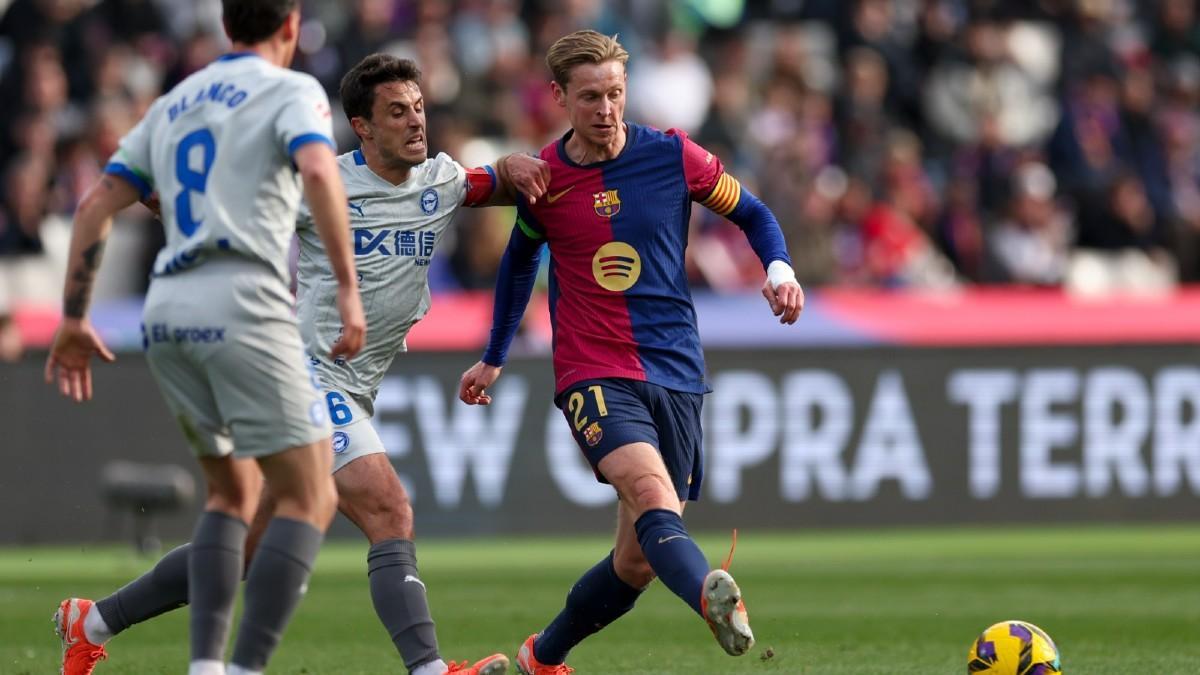 De Jong, en una acción ante el Alavés
