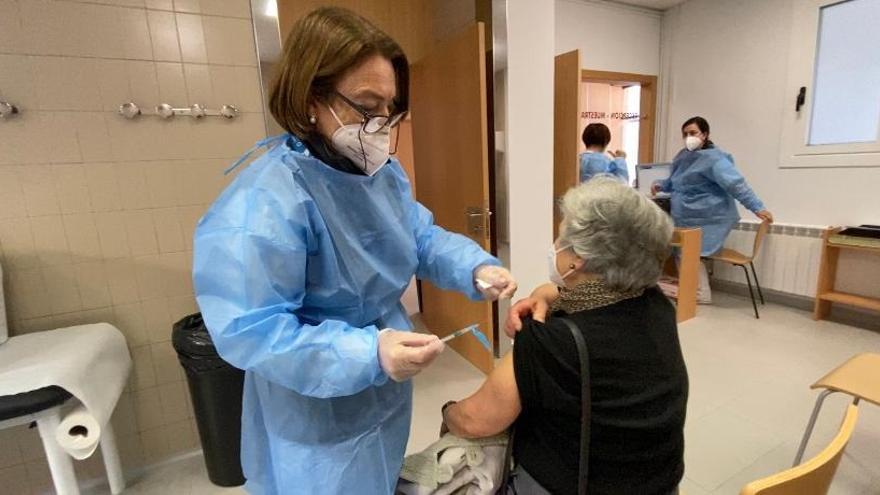 Primeros mayores de 80 años vacunados contra el COVID en Pontevedra