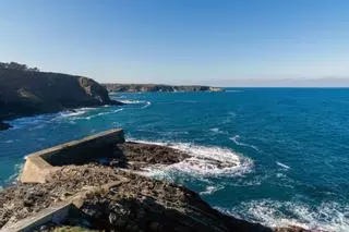 Todos van a Cudillero, pero pocos conocen este puerto de Asturias encajado en un acantilado