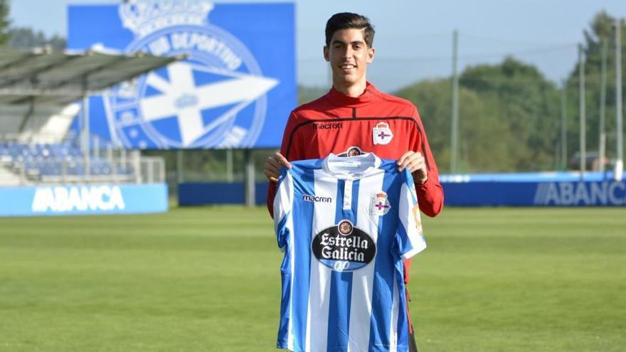 Carlos Fernández en su presentación.