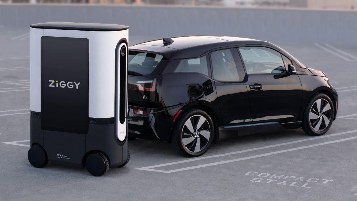Imagen de uno de los nuevos puntos de carga de vehículos eléctricos 'low cost' de Barcelona