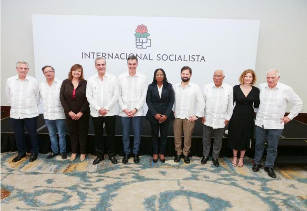 Pedro Sánchez, con Luis Abinader y otros lideres progresistas iberoamericanos en Santo Domingo en marzo de 2023