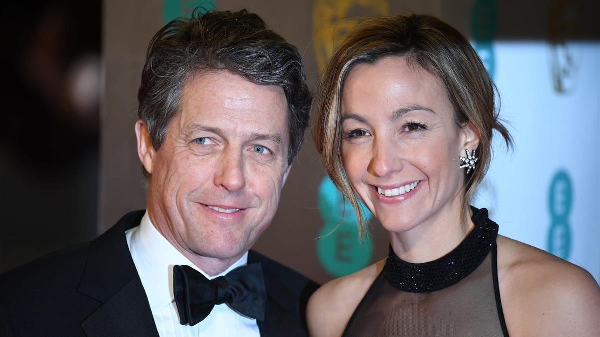 Hugh Grant, de 57 años, y Anna Eberstein, de 39, en una fiesta, en el 2017.