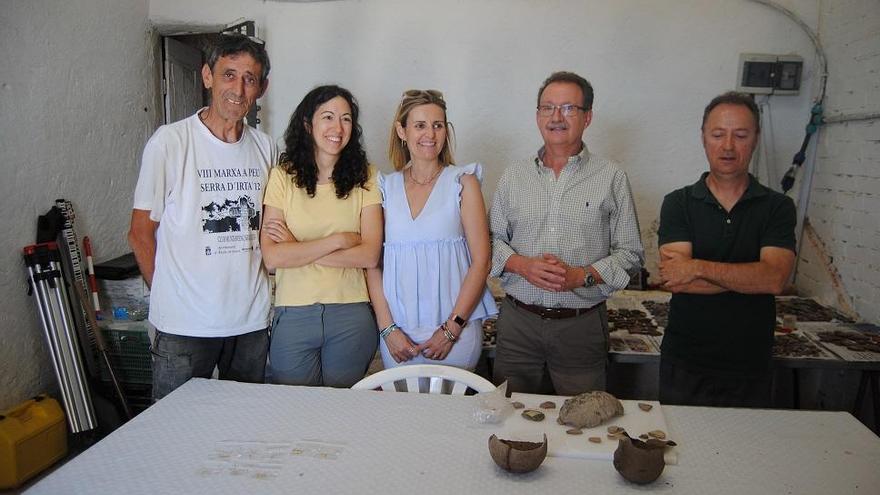 Presentación de los objetos hallados en el yacimiento.