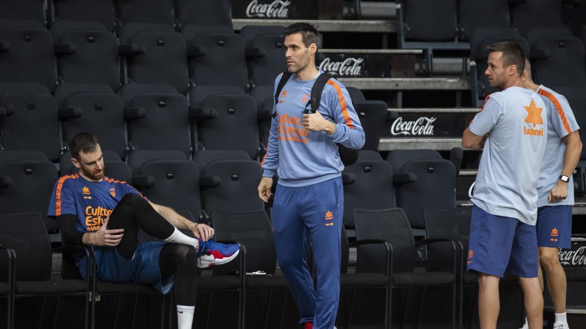 La recuperación de Víctor Claver se va a prolongar un tiempo más.