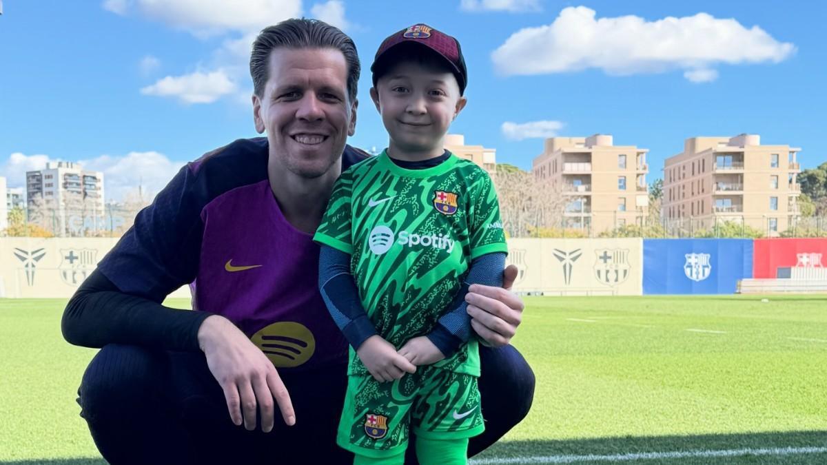Wojciech Feliks junto a Szczesny antes del entrenamiento del Barça