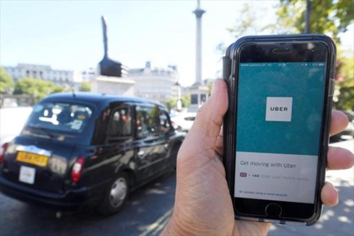 La app de Uber en un teléfono móvil.