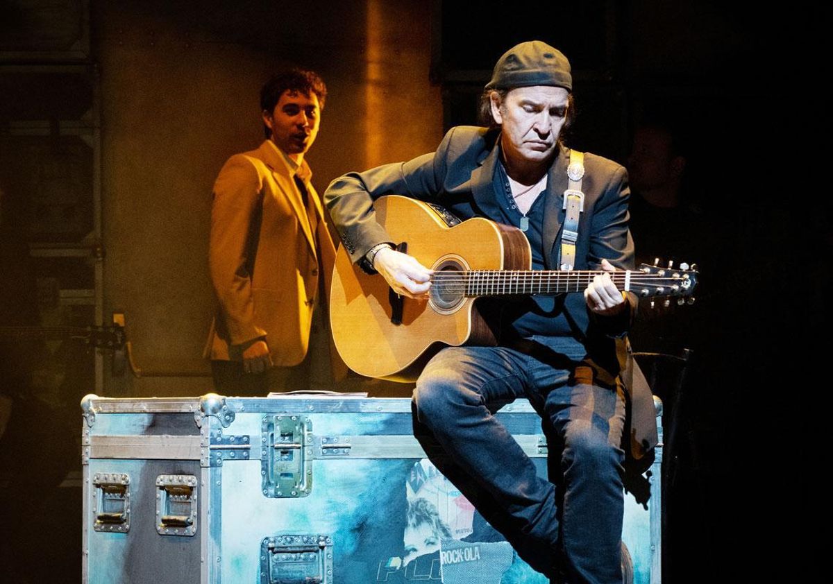 "A Tu Lado: Un Musical con Los Secretos"