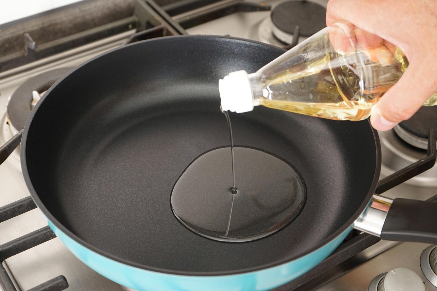 TRUCOS COCINA VIRAL: Esta es la forma en la que debes echar el aceite par  que tus recetas salgan mejor que nunca