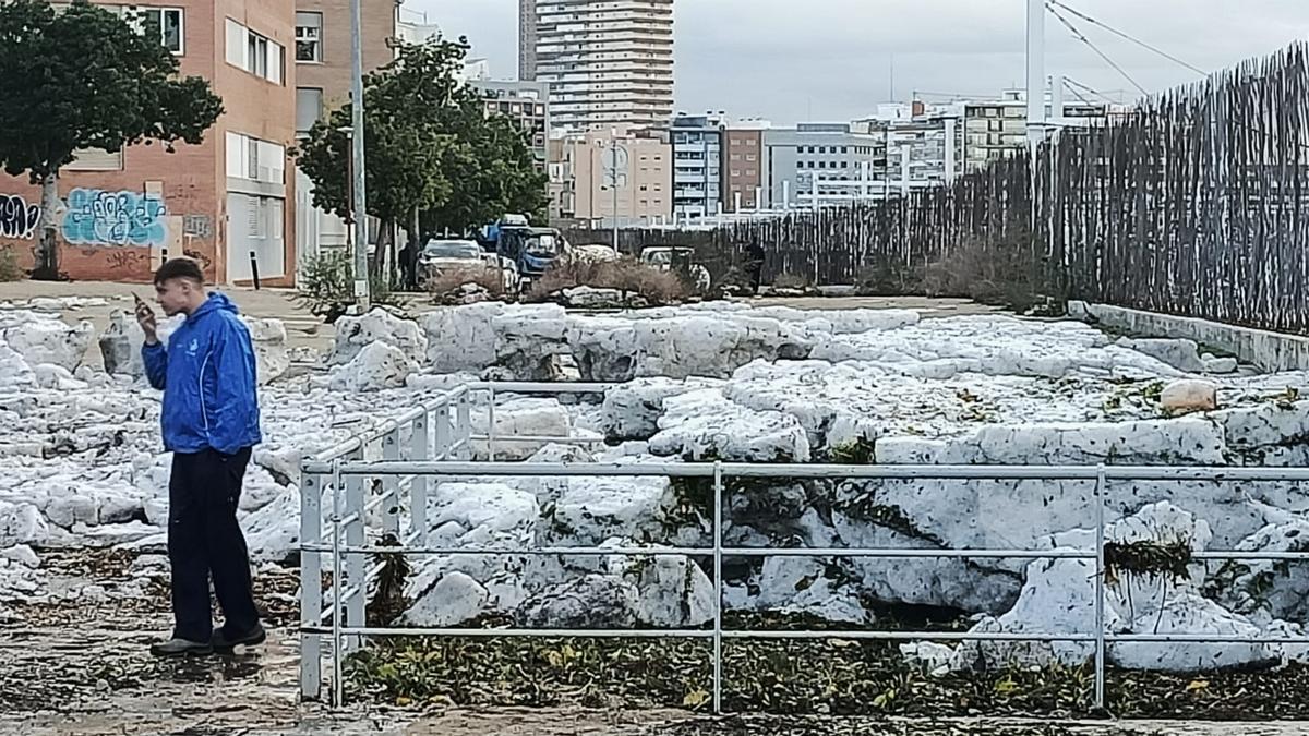 Las imágenes de la granizada que ha caído esta mañana en Alicante