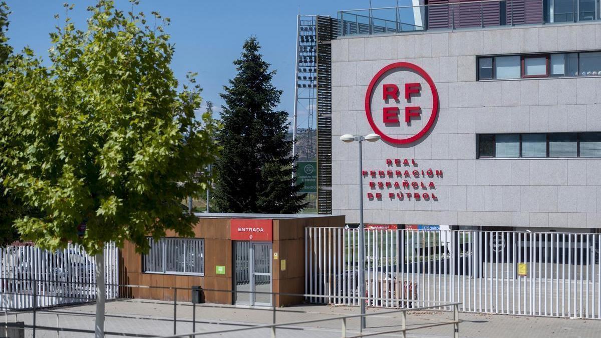La Guardia Civil registra la sede de la RFEF por el ‘caso Negreira/FC Barcelona’