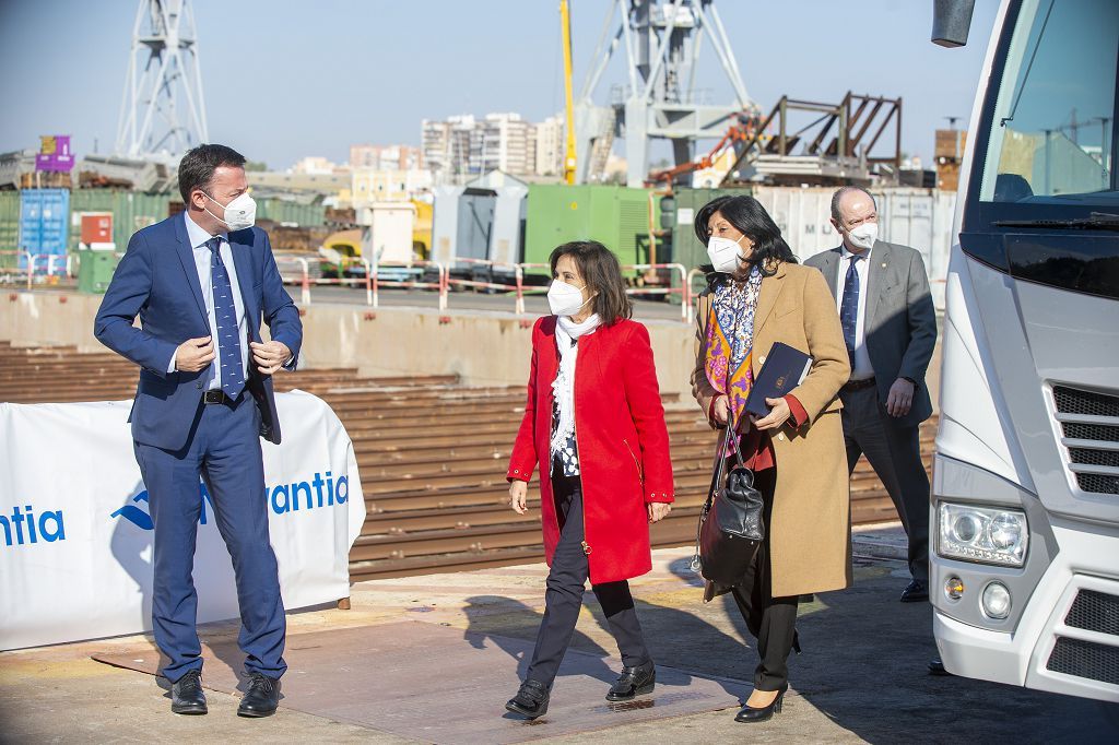 Margarita Robles visita las instalaciones de Navantia en Cartagena