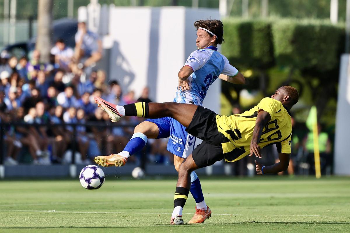 Foto del partido entre el Málaga CF 2-2 Al Ittihad, el segundo test de pretemporada malaguista en su vuelta a Primera.