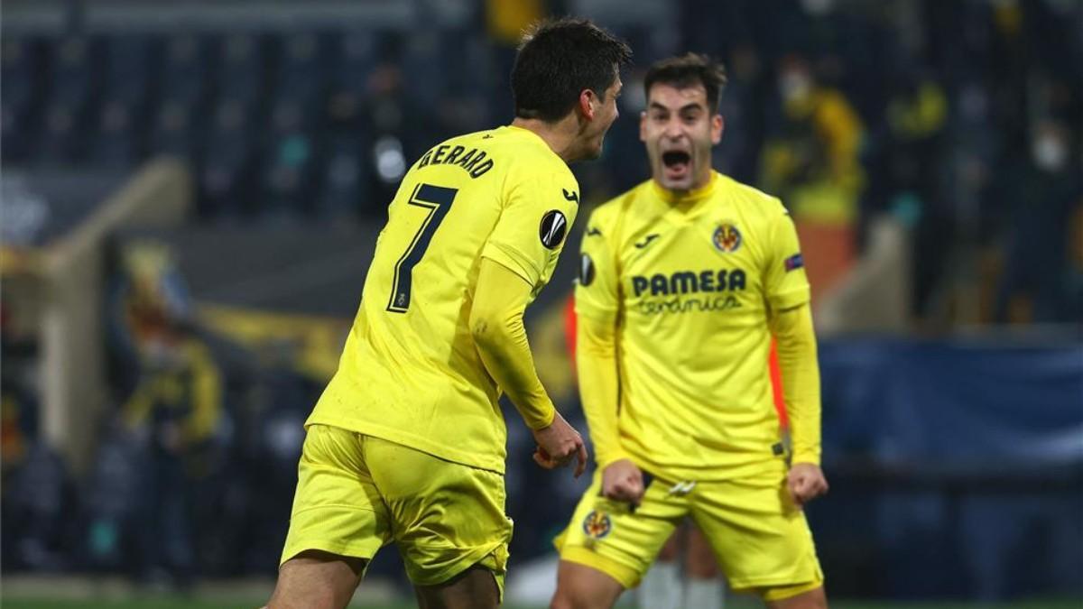 Gerard Moreno y Manu Trigueros celebran un gol con el Villarreal.