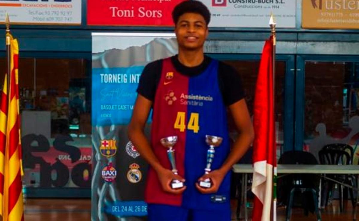 El jugador de 2,16 ya destacó en las categorías inferiores, y ahora ya trabaja com el primer equipo