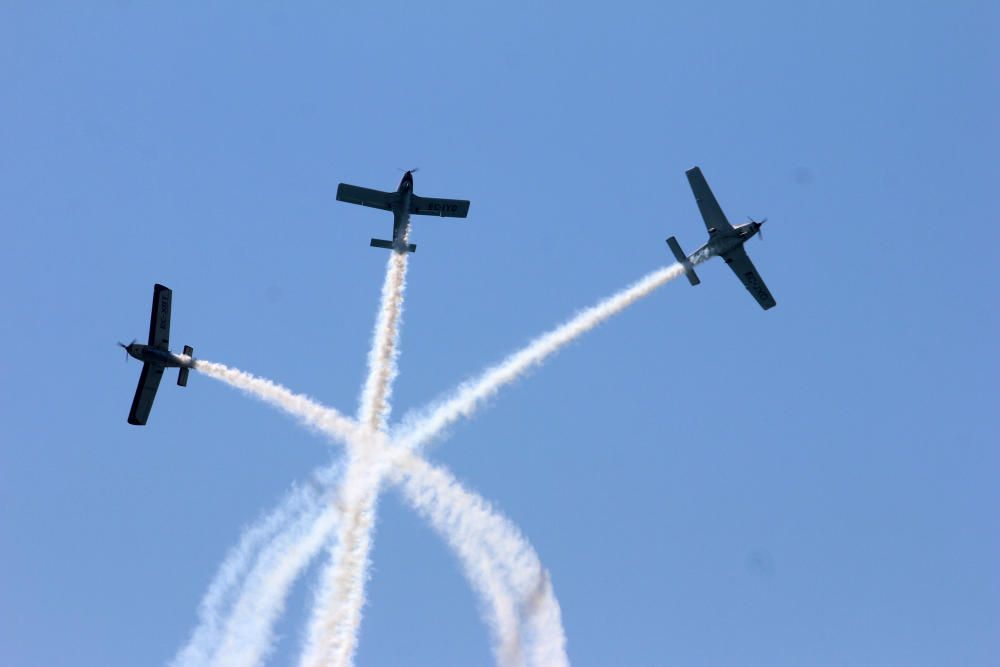 Cazas turcos, el F18 del Ejército del Aire, Vampir, Bucker, las unidades del Aeroclub de Málaga, la Patrulla Plus Ultra, el helicóptero del Cuerpo Nacional de Policía, una unidad de Jorge Macías, los Canadair o la Patrulla Aspa vuelan este domingo