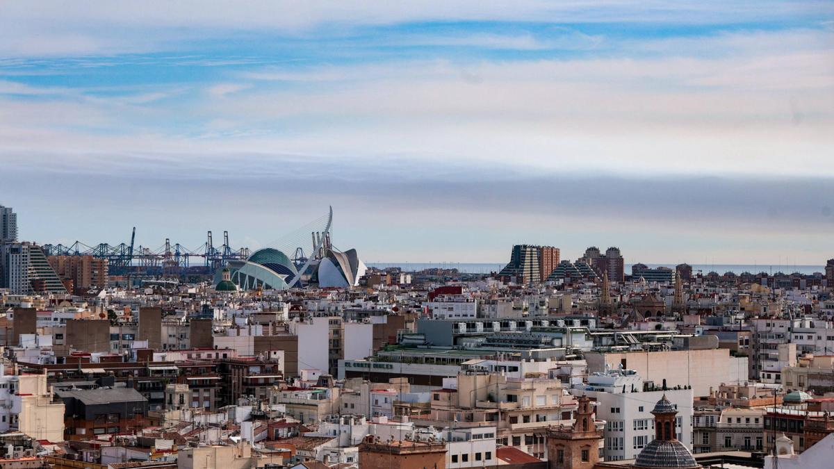 Vista general de la ciudad de València, con cientos de solares vacíos.