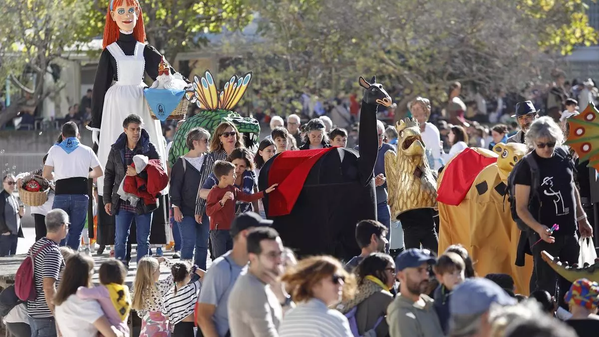 4.500 persones s’apleguen en la 42a Trobada de Gegants i Bestiari