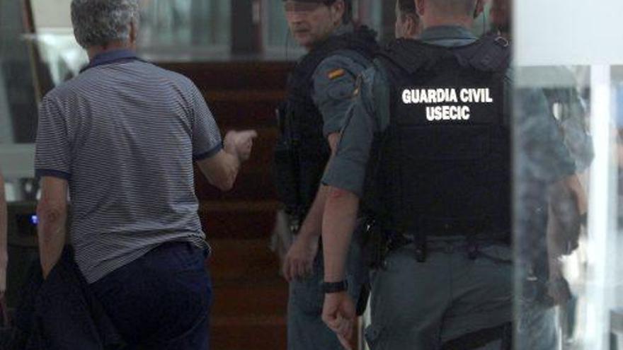 Villar i la Guàrdia Civil, durant l&#039;escorcoll de dimarts passat