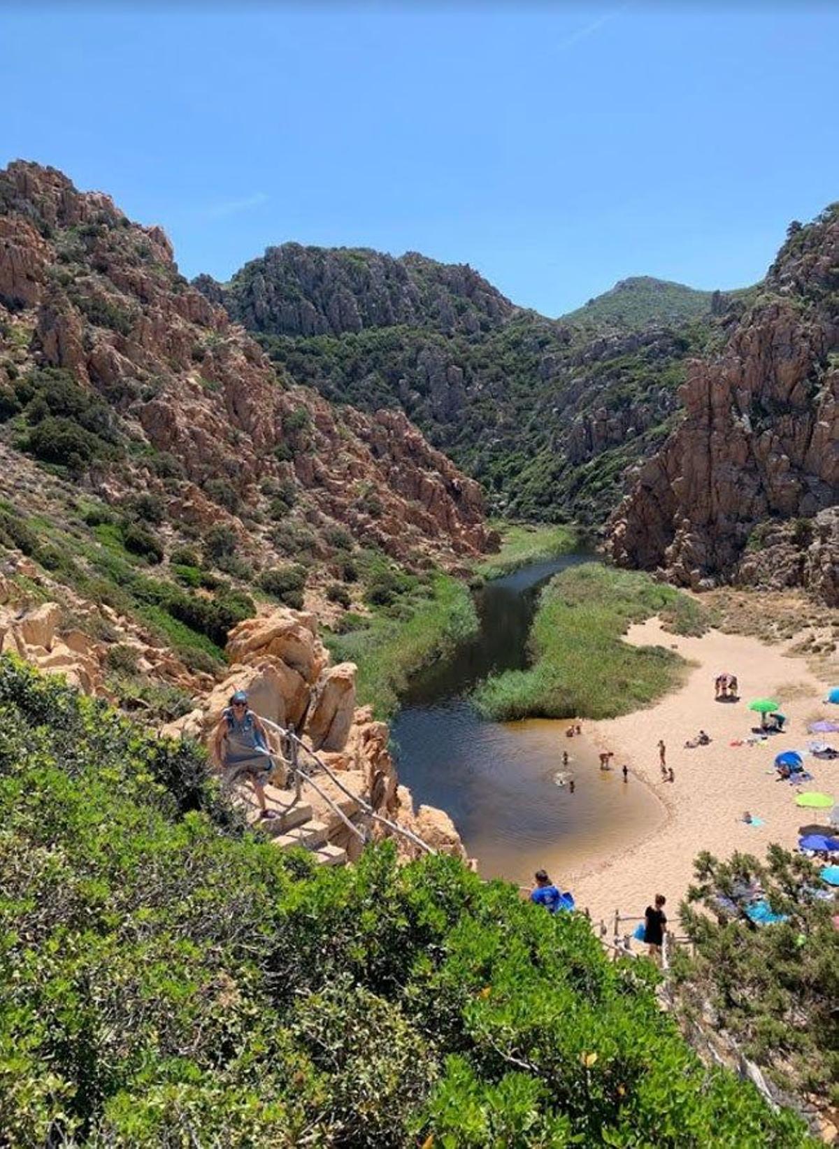 Playa de Li Cossi en la costa norte de Cerdeña