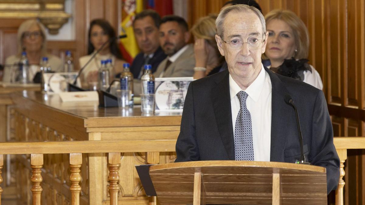 Juan Manuel Laborda durante su intervención en el Ayuntamiento de Caravaca de la Cruz por su nombramiento de Hijo Predilecto de la ciudad.