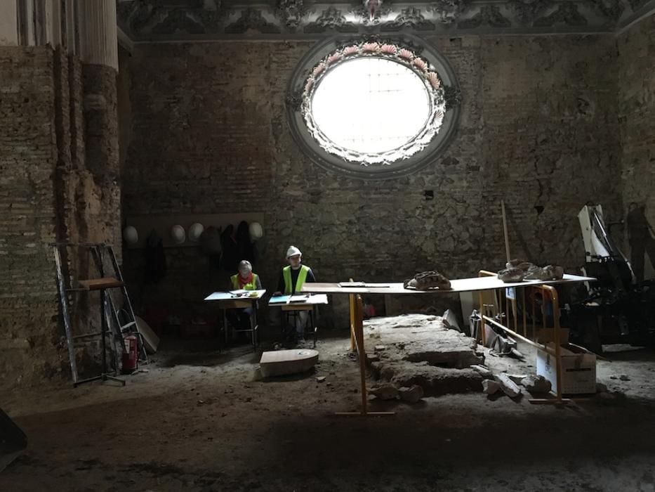 Visita a las obras del interior de la iglesia de Santiago