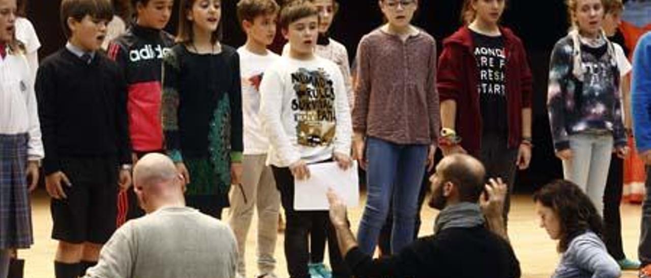 Ensayo general de la ópera «La mare dels peixos».