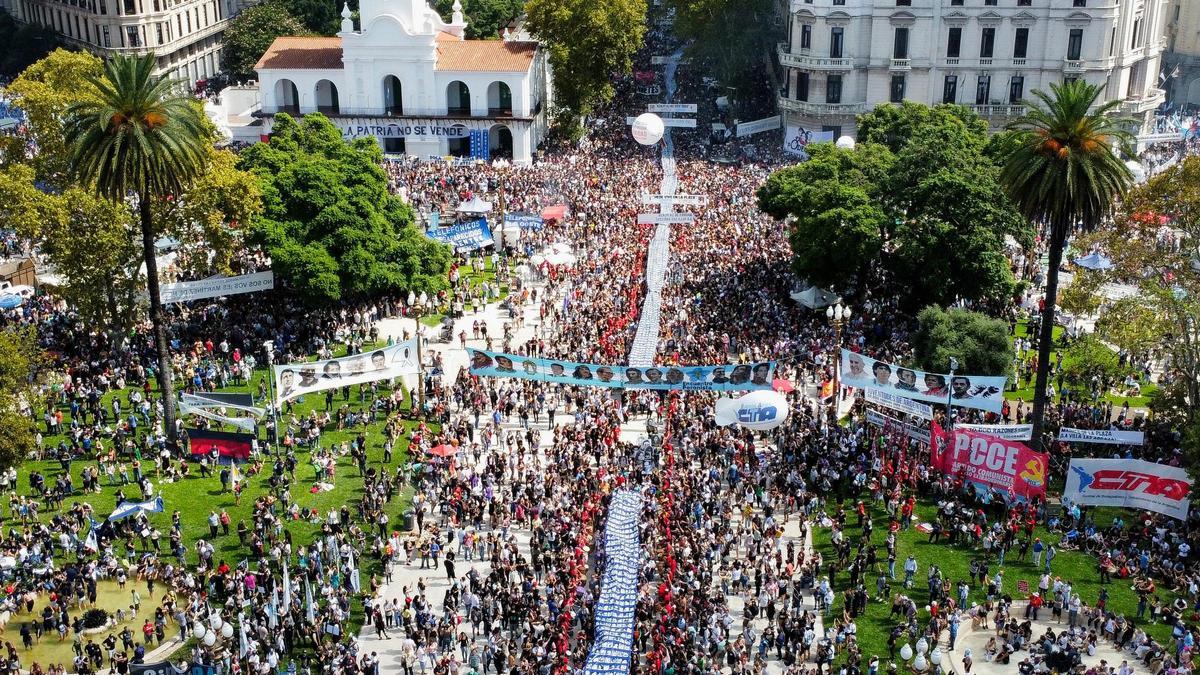 Masiva marcha en Argentina en conmemoración de las víctimas de la Dictadura a 48 años del golpe